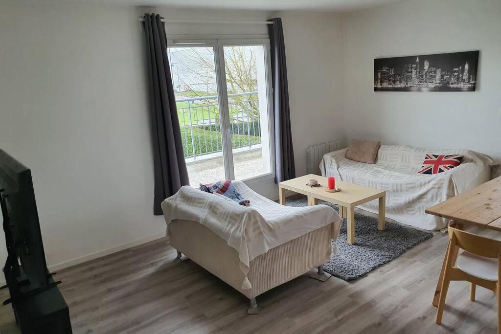 Appartement Contemporain Renove A Neuf Avec Cuisine Equipe - Val De Reuil Val-de-Reuil Bagian luar foto