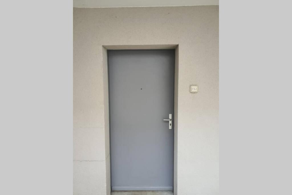 Appartement Contemporain Renove A Neuf Avec Cuisine Equipe - Val De Reuil Val-de-Reuil Bagian luar foto