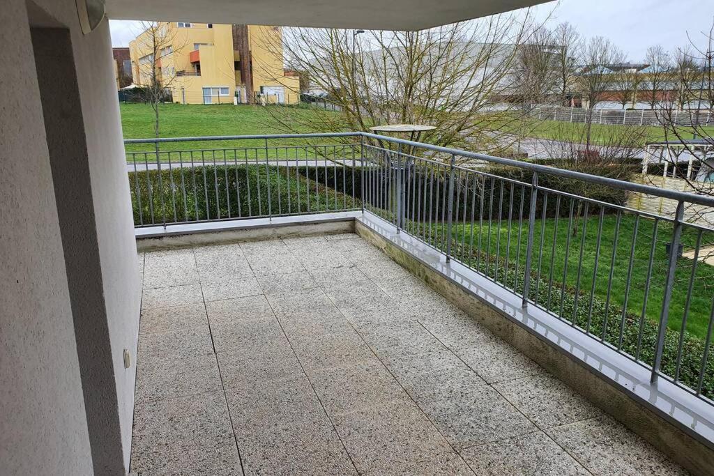 Appartement Contemporain Renove A Neuf Avec Cuisine Equipe - Val De Reuil Val-de-Reuil Bagian luar foto