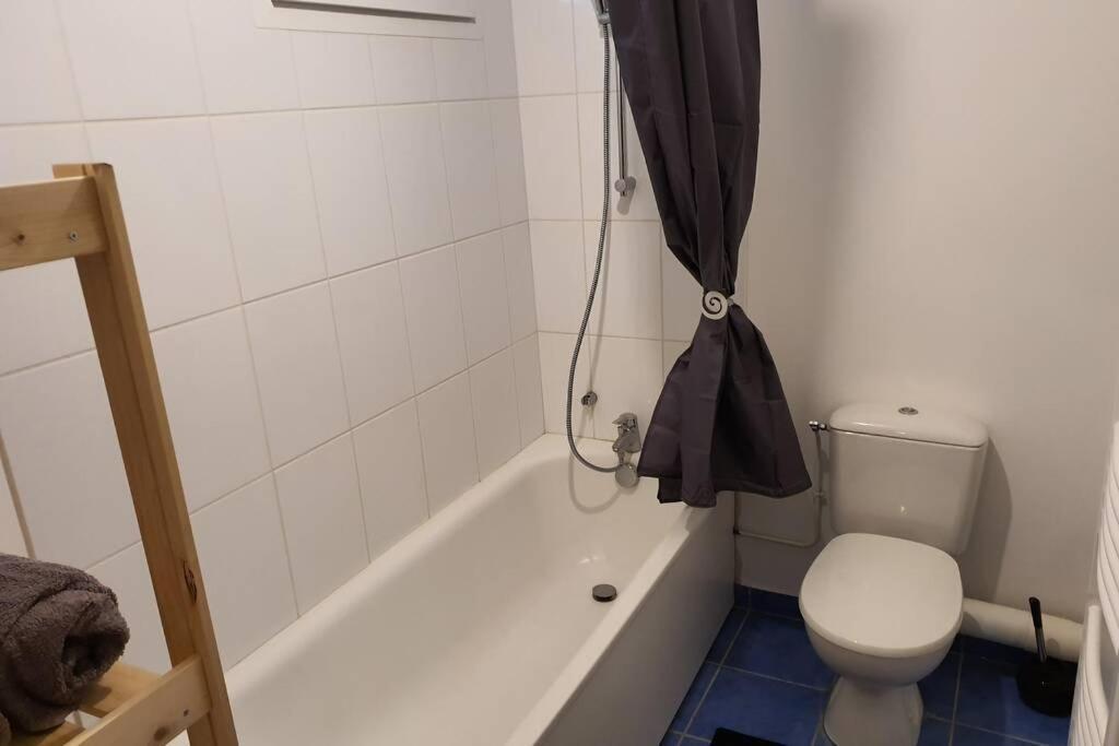 Appartement Contemporain Renove A Neuf Avec Cuisine Equipe - Val De Reuil Val-de-Reuil Bagian luar foto
